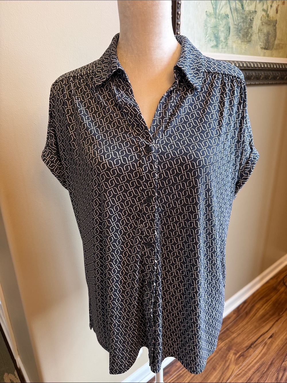 Adrianna Papell Black Button-Front Short Sleeve Geometric Print Top